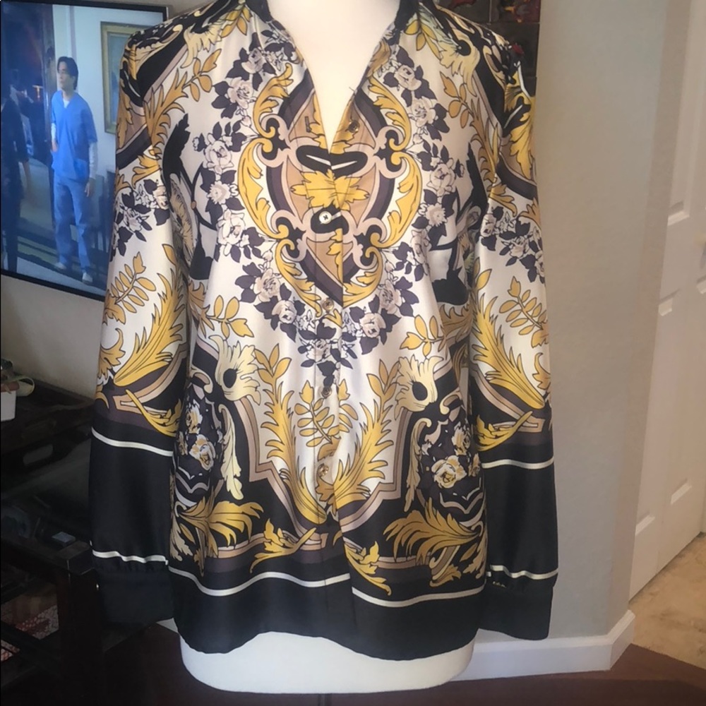 Size M Donna Morgan Button Up Top